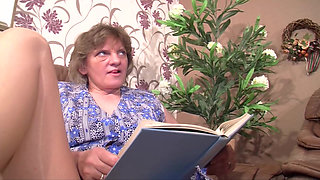 Dark-haired German slut fucked in front of a horny granny