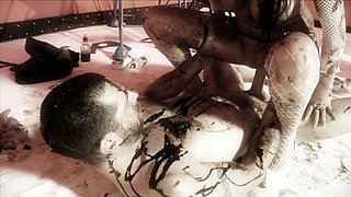 Dirty babe in fishnets likes messy fuck