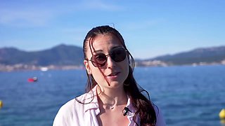 As delighted as she is excited, Alicia, 43, takes on two men! - Jacquie et Michel TV