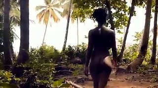 Public Flashing Of Big Natural Tits In The Moment Of Escape