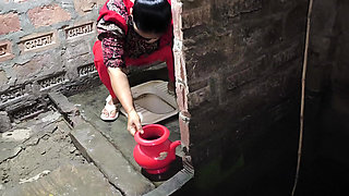 My aunty was at work so I aroused her and started fucking her in the ass.