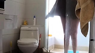 peeking at stepmother's sexy ass