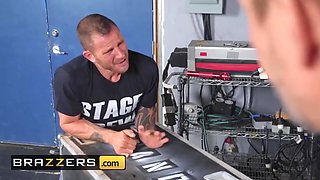 Scott Nails And Jasmine Grey In Roadie Head