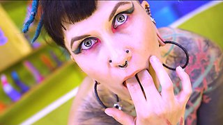 Tattooed model Illuz gets fucked by her boyfriend