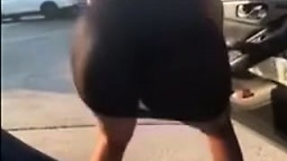 Pretty Sisters Twerk