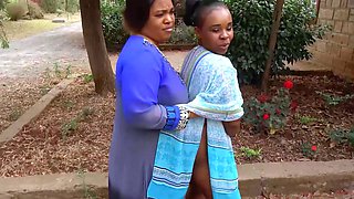 Amateur BBW Ebony Lesbians Share Dildo