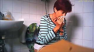 granny piss on the toilet