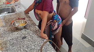 Indian Aunty Ko Kitchen Pe Husband Ne Pelke Chuda, Indian Big Boobs Bhabhi Sex Affairs in Kitchen, Indian Bhabhi Ki Chudai