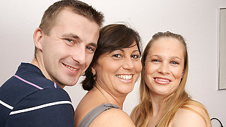 Horny Housewife And Hot Milf In Threesome - MatureNL