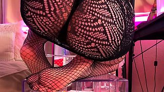 Close up MILF masturbation