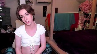 Amateur webcam girl masturbate big dildo