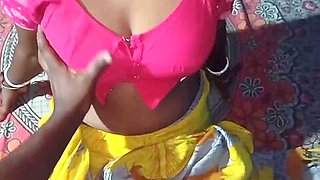Desi Sex Video Bhabhi Beautiful Bhabhi Ko Devar Ne Pase Deka Ki Khub Raat Chudai
