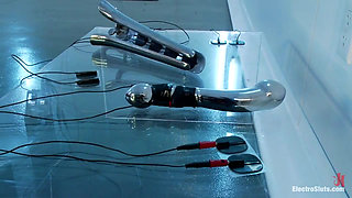 Roxy's Amazing Electro Fucking! Double Penetration Fisting!