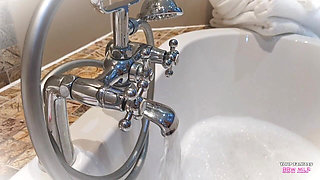 Aunty in the Bath (homemade Wife MILF PAWG BBW Fetish Mature Amateur)