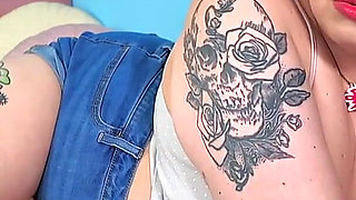 Sweet Girlfriend Discovers Your Foot Fetish - Your GF Sydney Screams Found Your Feet Fetish Porn and Gives You a Blowjob