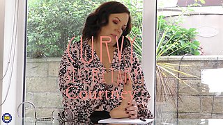 Curvy Secretary Courtney Loves Playing With Her Shaved Pussy