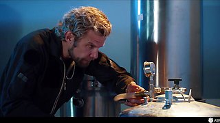 Freeze time trailer with flirtatious Vince Karter and Little Puck from Freeze