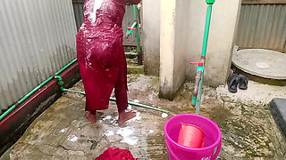 Watching Indian Outdoor Stepmom Take a Hot Bath Makes Her Stepson Go Crazy for Fucking Her