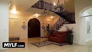 Noisy cheating wifey Erin Everheart gets her pussy destroyed by big black cock - bbcparadise