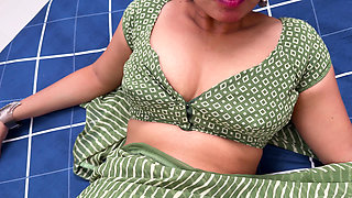 Komal came the next day to fulfill her neighbour's promise, but Komal made a splash today.