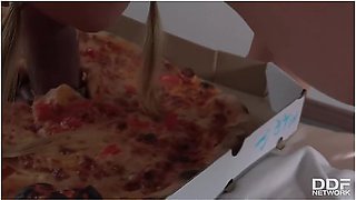 Kiki Cyrus In Delicious Pizza Topping - Delivery Girl Wants Cum In Mouth