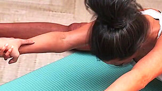 MILF Ariana - Repays Her Stepson's Yoga Lesson by Sucking His Cock and Swallowing Every Drop