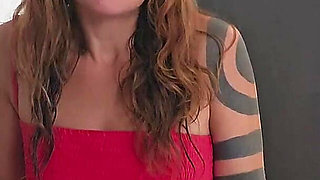 Stepmom Teach Stepdaughter How to Squirting