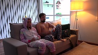 Amateur couple Scarlett Taylor and Stephan Rogers try handjobs