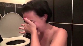 KateRoss Stripteases Teasingly Before Licking the Toilet