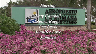 Island Fever Outdoor Pussy Spread and Sucking