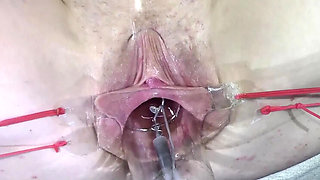 Deep Keely Spreads Wide Open for a 1000 Watt Lamp Fuck