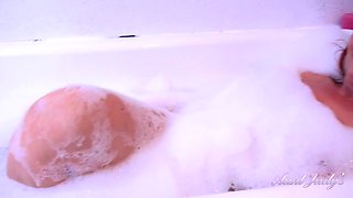 Housewife Beau Plays With Herself for You in the Bathtub