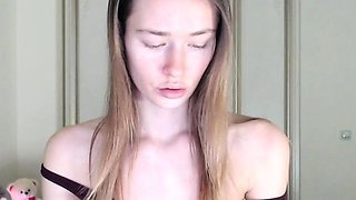 Brunette Solo Webcam Masturbation