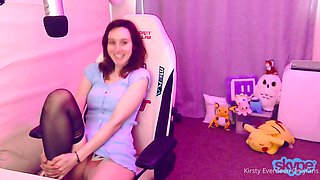 Kirsty Everdeen's Petite Solo Passion on Webcam