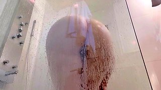 Brunette solo masturbation on webcam