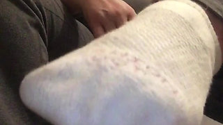 Jerk off to My Smelly Socks & Dirty Feet