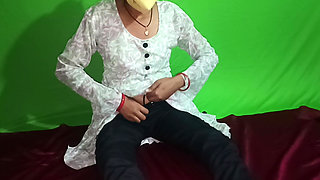 Sudha Bhabhi, a resident of Lucknow, took off her frock and showed off her frock.