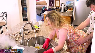 Milf stepmom gets plowed in the kitchen while washing dishes