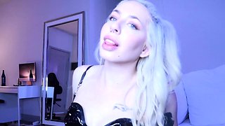 Pretty Hot Blonde Cam Babe Masturbate Solo on Cam