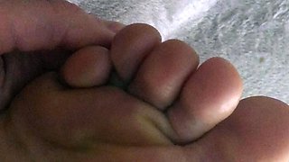 Amateur Foot Fetish Girlfriend Sucks and gives a Footjob