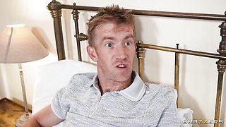 Cover-girl Amelia Grace - side fuck movie - Brazzers Exxtra