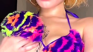 HOT LIGHTSKIN BABE TWERK