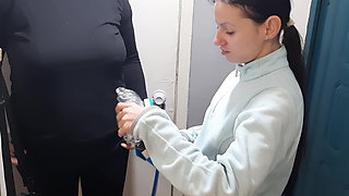 I Thanked the Delivery Girl for a Big Discount (with Dirty Russian Conversations)