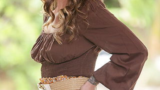 A Dildo and a Threesome Are the Best Mother's Day Gifts for a Horny MILF