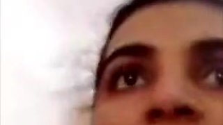 Naughty indian disrobes naked frigging on web cam