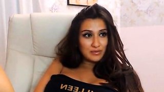 Big-Titted Amateur Webcam Babe Plays with Herself