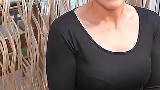 40-year-old Korean Guys Who Hit on Foreign Girls Working Part-time Jobs