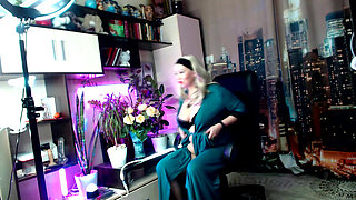 A cool mature virtual whore in black stockings hammers herself in both of her holes with a big black dildo .!. ))
