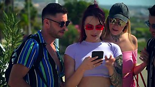 Very convincing hitchhikers - Jacquie et Michel TV