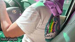 Viral Indonesian Hijab-wearing Student Sucking Dick in Car While Driving Challenge to Not Cum